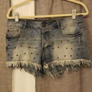 💚 FINAL SALE Distressed Studded Shorts Size 9